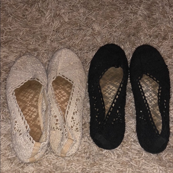 Cream and black slip on flats - Picture 1 of 2